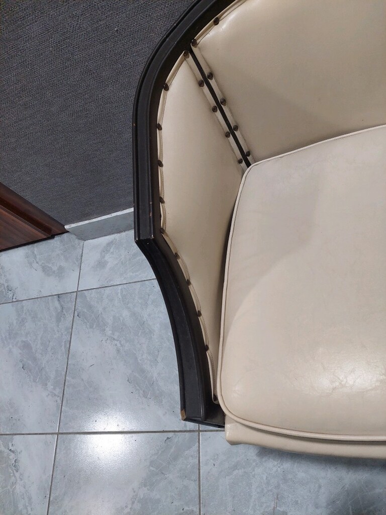 Tekli berjer. Deri kaplama. Ölçüleri resimde var. - 6
