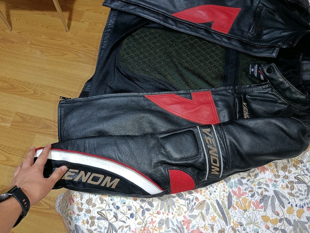 Siyah renk kırmızı desenli Venom - 14