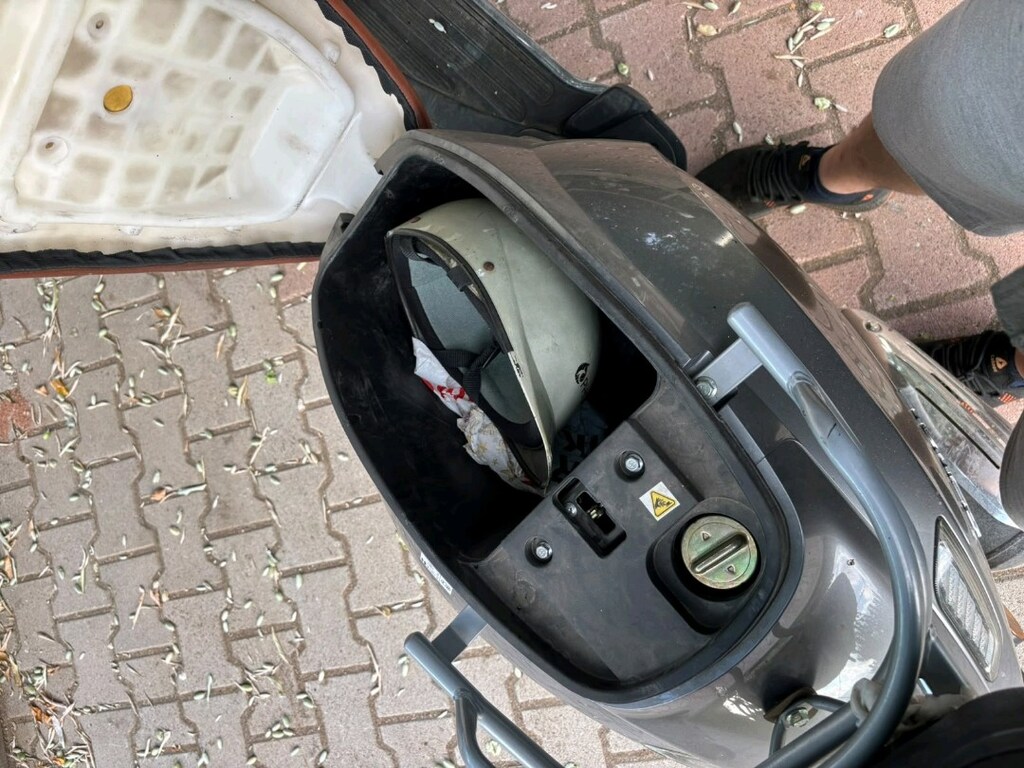 revolt rs6 125 cc scooter - 3