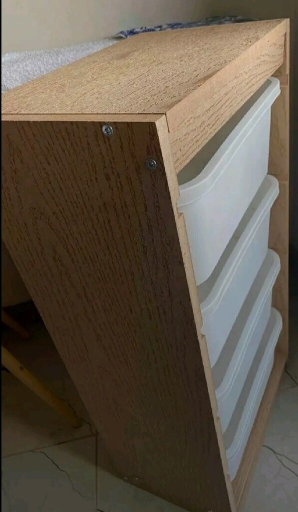 SIFIR KUTUSUNDA 4 CEKMECELI COK AMACLI DOLAP