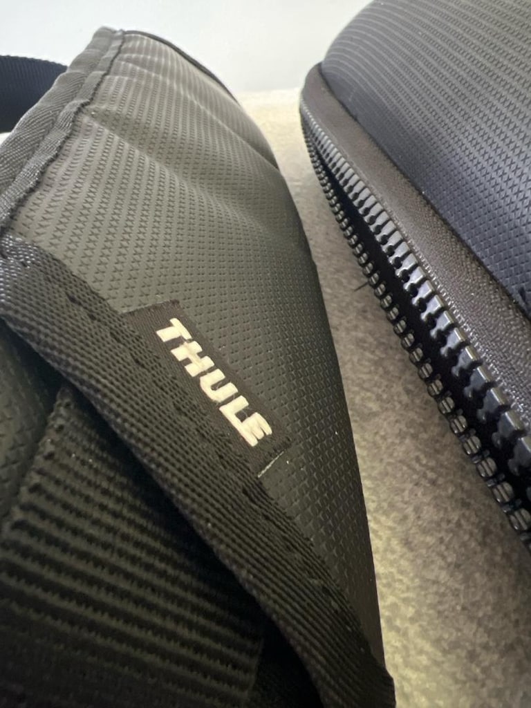 Thule 15.6” MacBook Laptop Çantası Sert Kasa Temiz - 12
