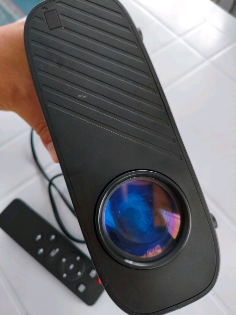 Siyah Mini Projektör ve Uzaktan Kumanda - 5