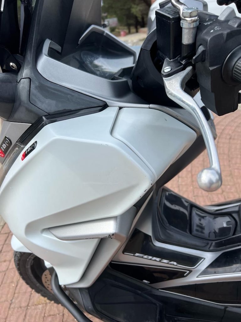 HONDA FORZA 250 - 13