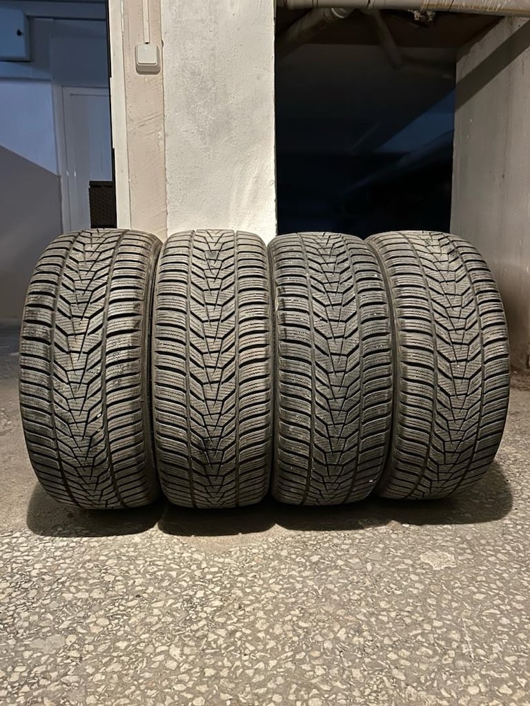 Hankook 215/40R18 Kış Lastik Takımı (2023 Tarihli) - 2