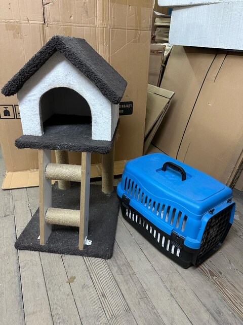 KEDİ EVİ VE TAŞIMA ÇANTASI