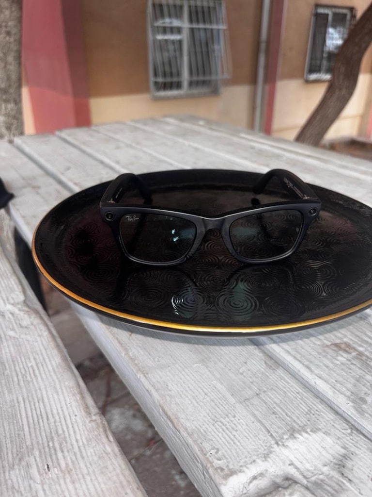Meta Ray-Ban Smart Glasses, Wayfarer, Matte Black / G15 Green Large - 2