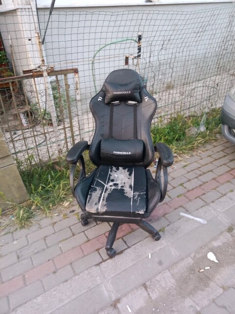 bilgisayar oyun koltuğu bir sıkıntı yok biraz deforme var Kocaeli