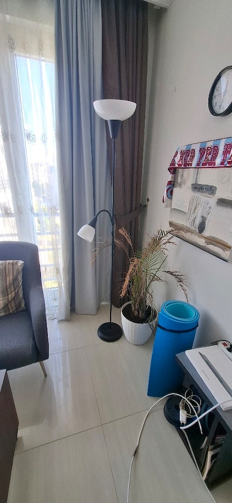 tagarp-siyah-beyaz-178-cm-yer-ve-okuma-lambasi Yer :Hurma mahallesi 2 - 5