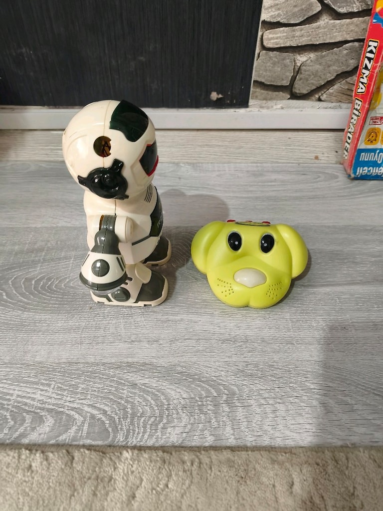 pilli Robot ve ninni köpek - 4