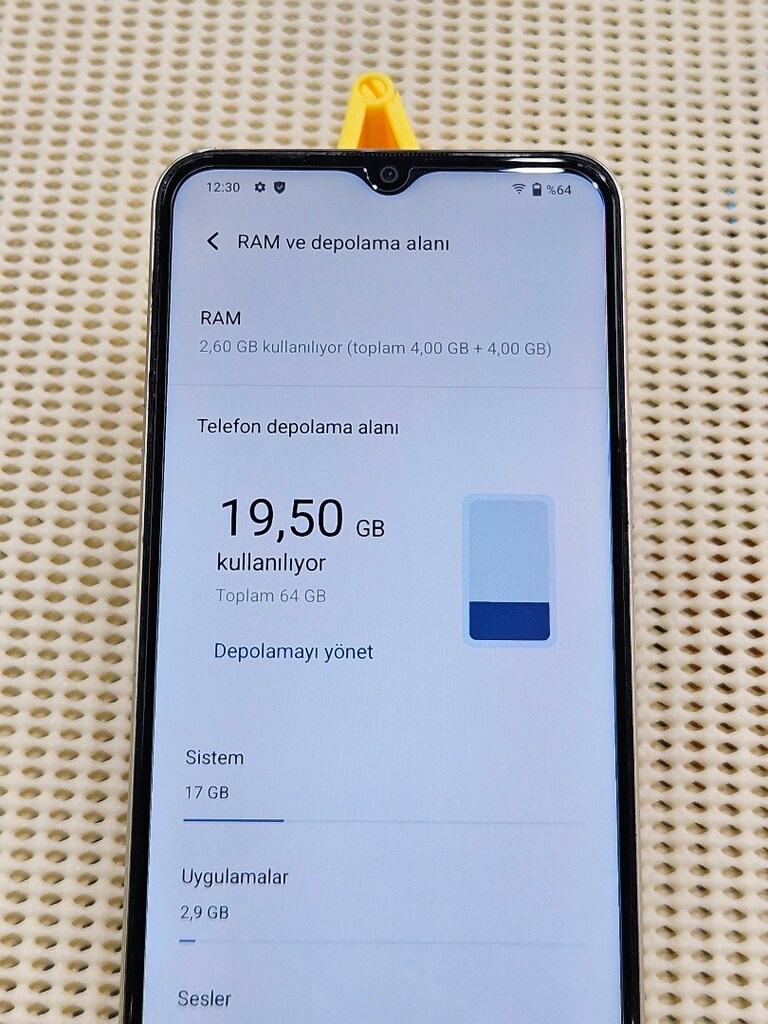Vivo Y16 Gold - 3