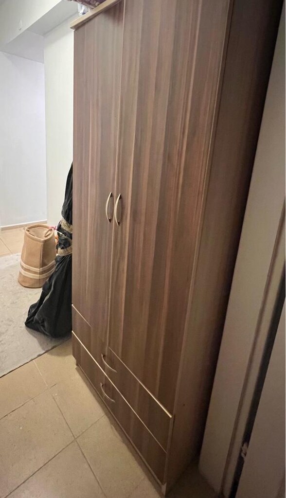 temiz iki kapaklı iki çekmeceli gardırop - 4