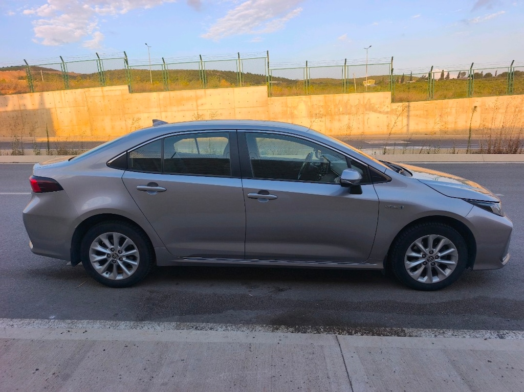 Sahibinden Toyota Corolla 1.8 Hybrid Dream e-CVT 2020 Model - 6