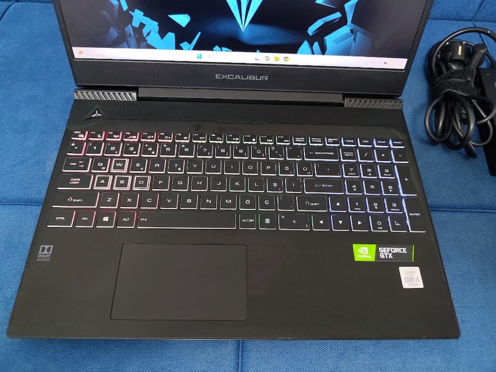 Excalibur Gaming Laptop - İ5 10300H + 16 GB RAM + 4 GB 1650 Ti + SSD - 10