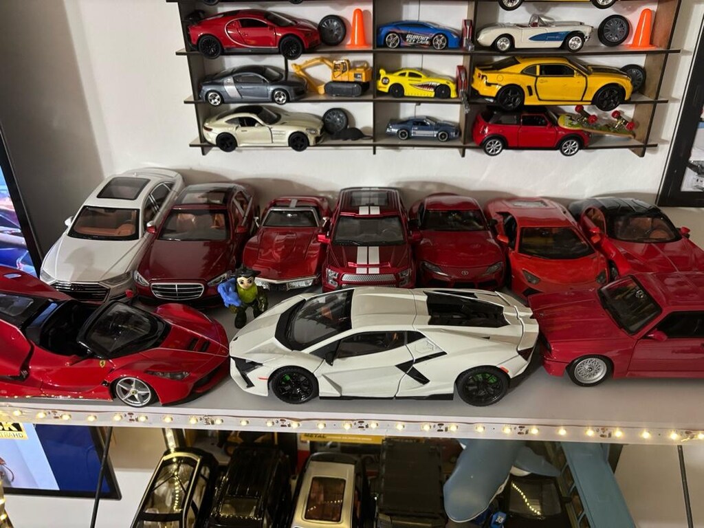 Metal model koleksiyon arabalar ihtiyaçtan uygun veriyorum - 4