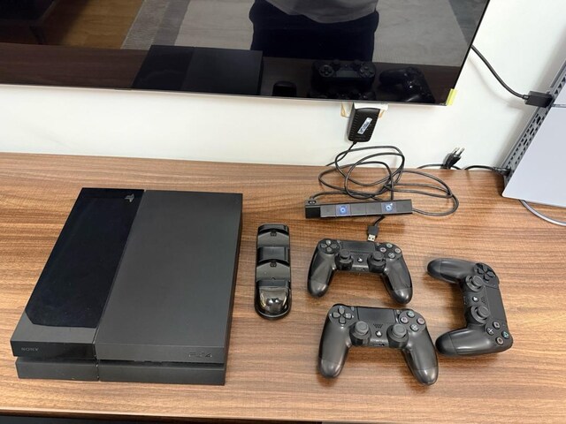 Playstation 4 fat kasa - 3 kollu
