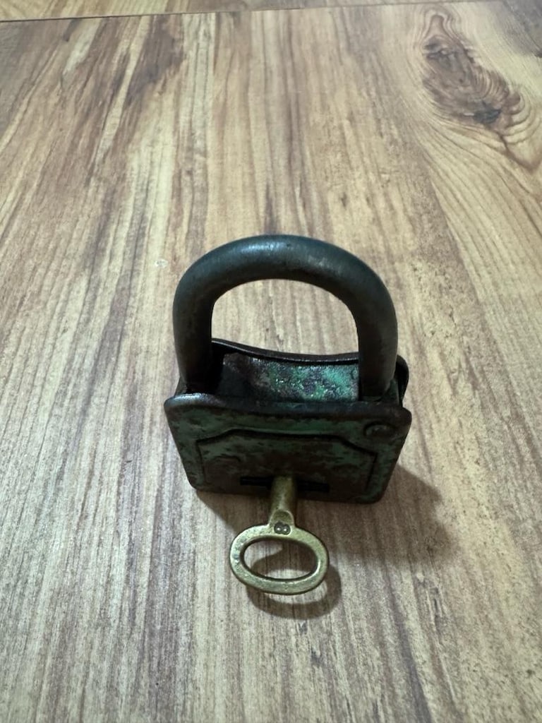 Antika Osmanlı / Doğu Tipi Bronz Gövdeli Kilit ve Anahtarı - 8