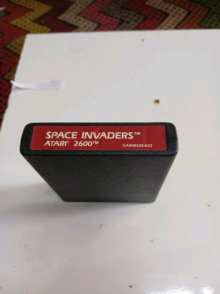 antika Atari 2600 için Space Invaders video oyunu kartuşu. 1980'de Tai - 3