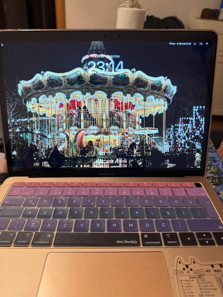 MacBook Air 18 - 11