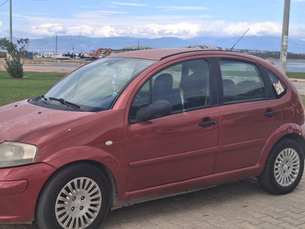Kırmızı Citroen Araba - 3
