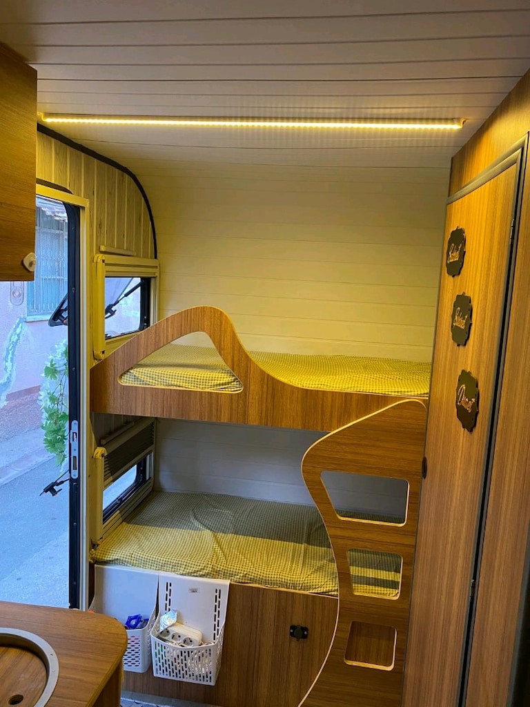 karavan - 9