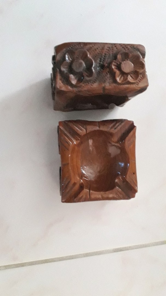 El oyması ahşap küllük 1982 yapımı 7.5cm x 4cm