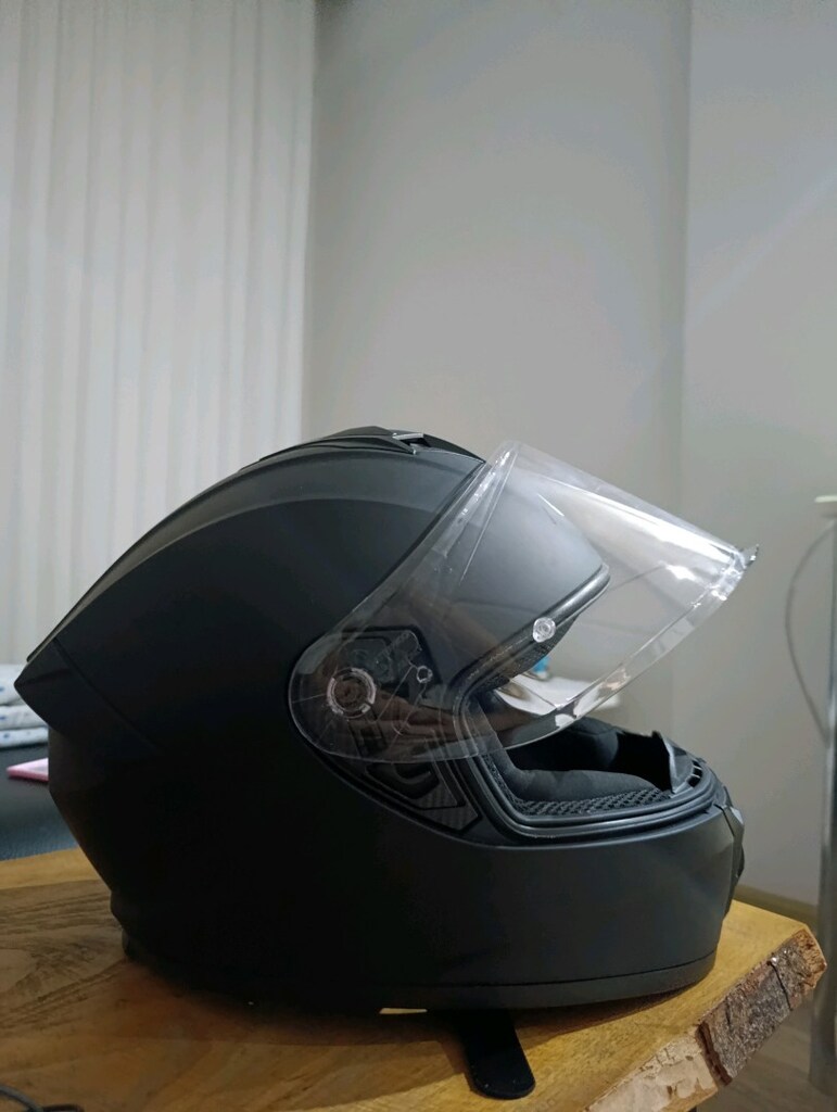 givi siyah kask - 3