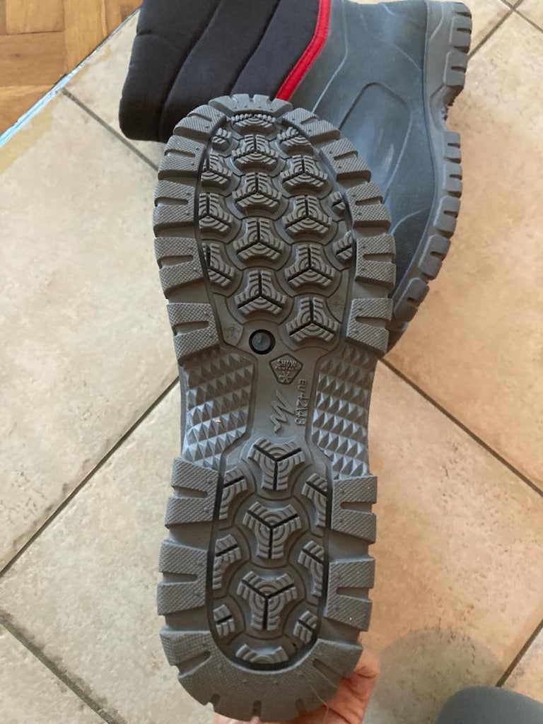 Quechua gri-siyah erkek kar botu 42-43 beden - 2