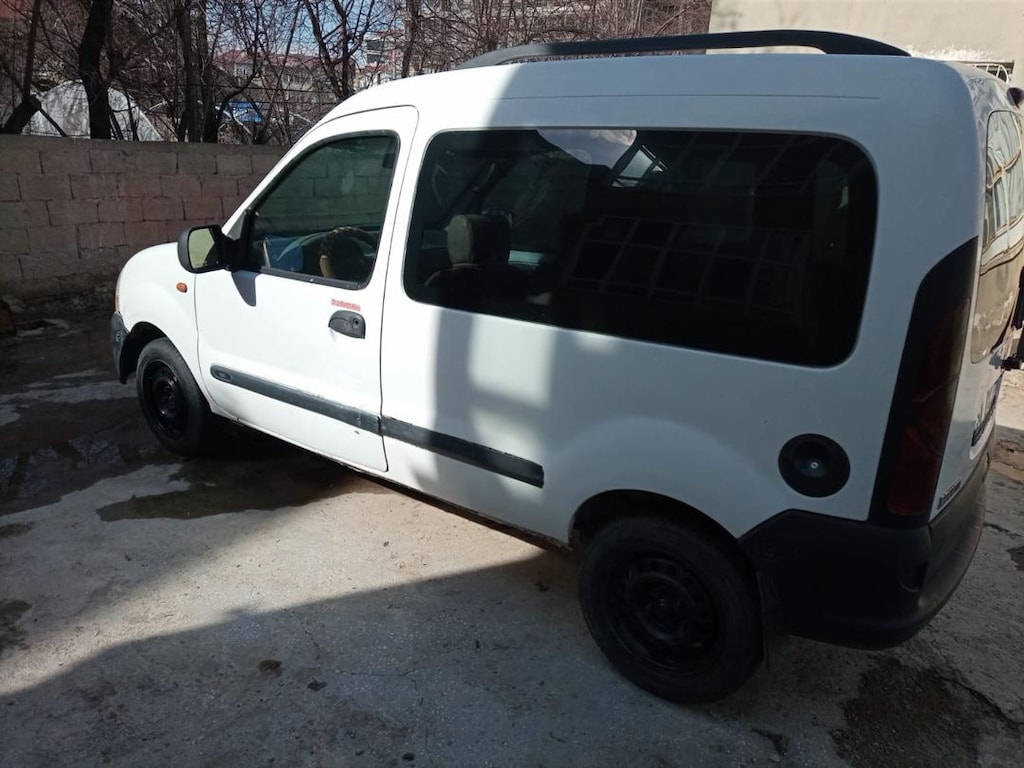 Acil satılık Kangoo düşük km - 4