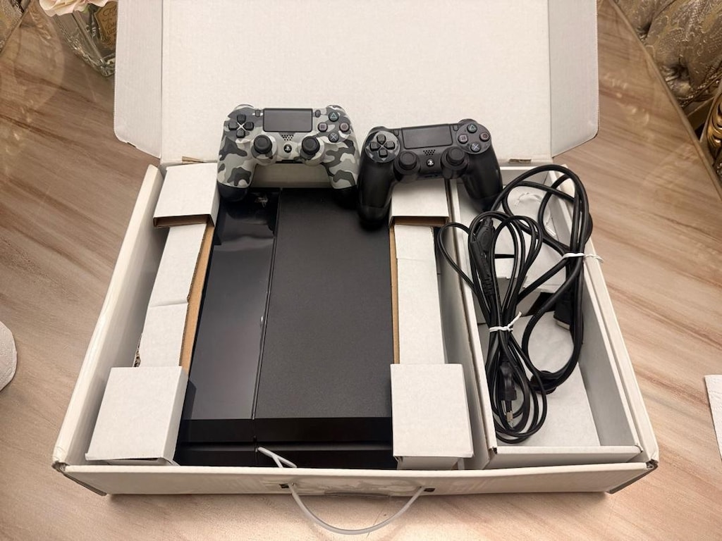 TERTEMİZ PS4 1TB + 2 ORJİNAL KOL + 3 OYUN - 4