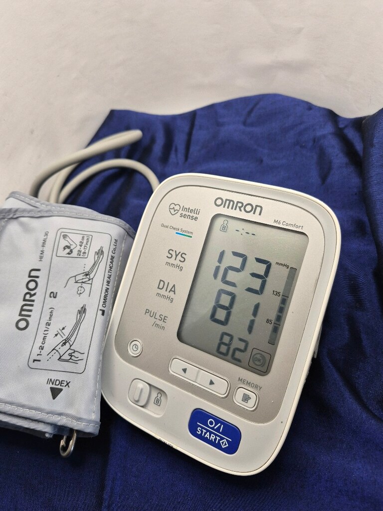 Omron M6 Comfort model tansiyon aleti. Dijital ekranı sayesinde ölçüml - 7
