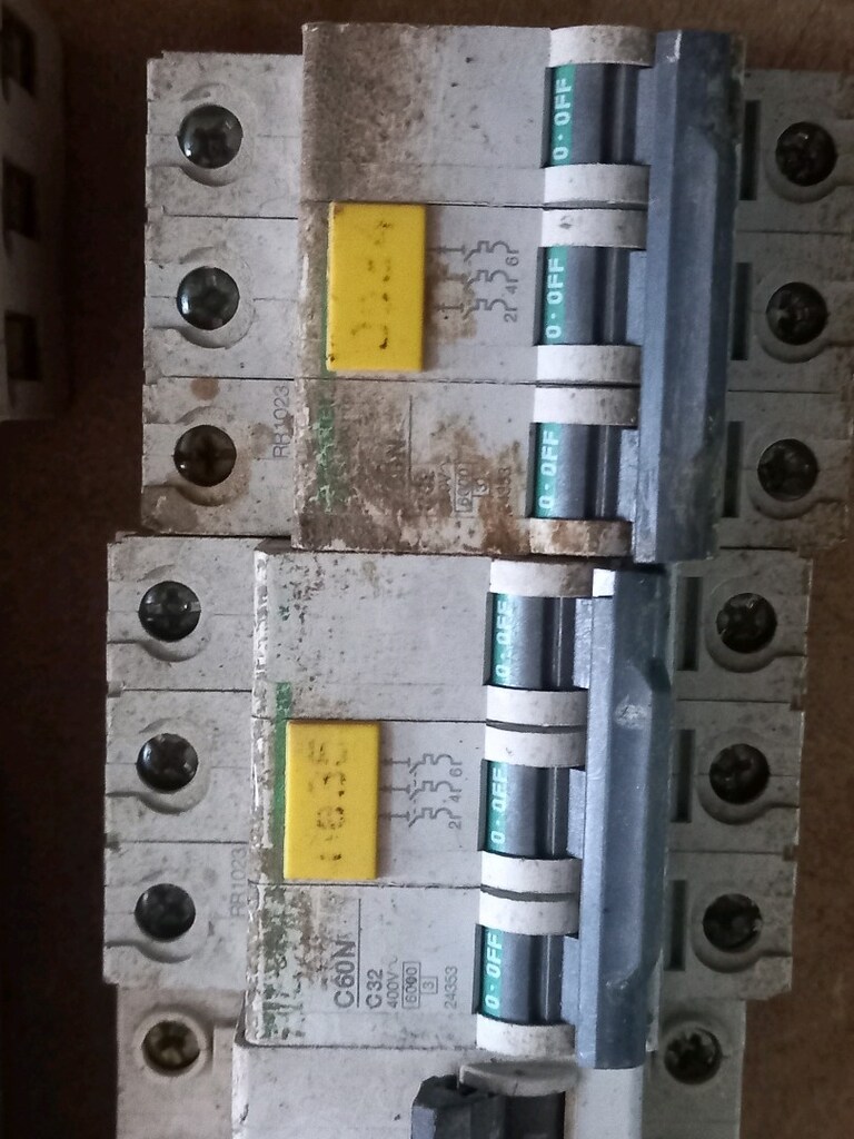 evyaparsak kullanılır diye biriktirdiğim, elektrik ürünleri. - 5