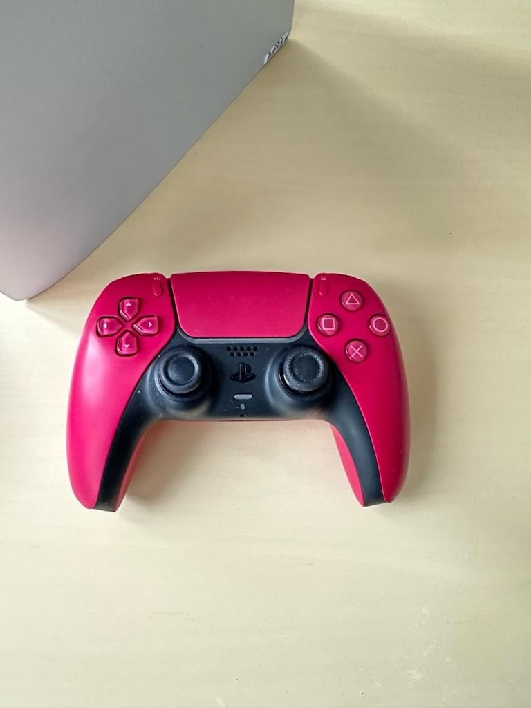 PS5 Pro 2 TB + Çift Kol (Kırmızı ve Beyaz) - Temiz & Sorunsuz - 6