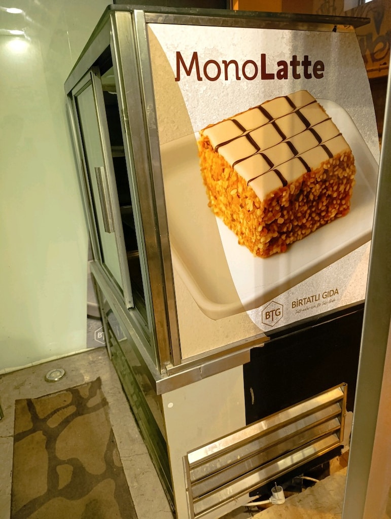 BAKLAVA DOLABİ CAMLI - 3