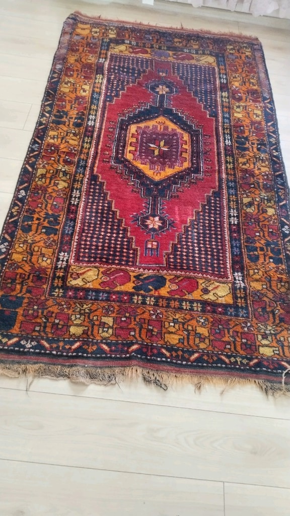 El dokuması yün halı - 2