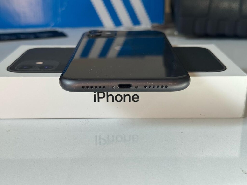 iPhone 11 - 128gb - 3