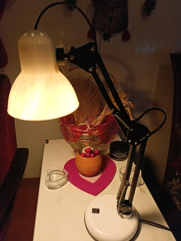 Akrobat 360 derece beyaz masa lambası. - 4