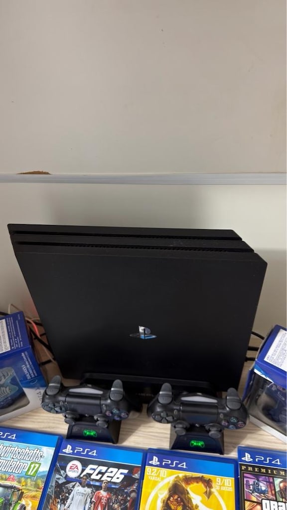 PS4 PRO 7216 - 4