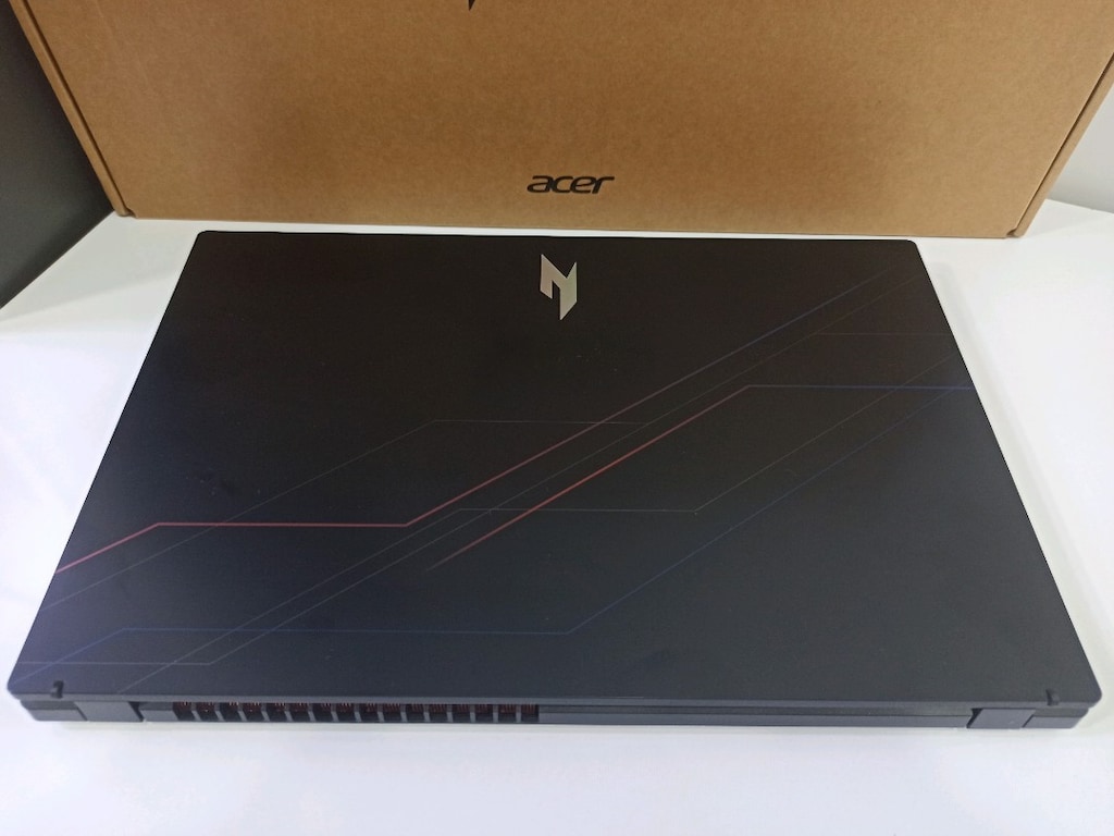 Acer Nitro V15 RTX 4050 6 GB i5 13 nesil 16 ram 512 SSD 165 Hz FHD - 6