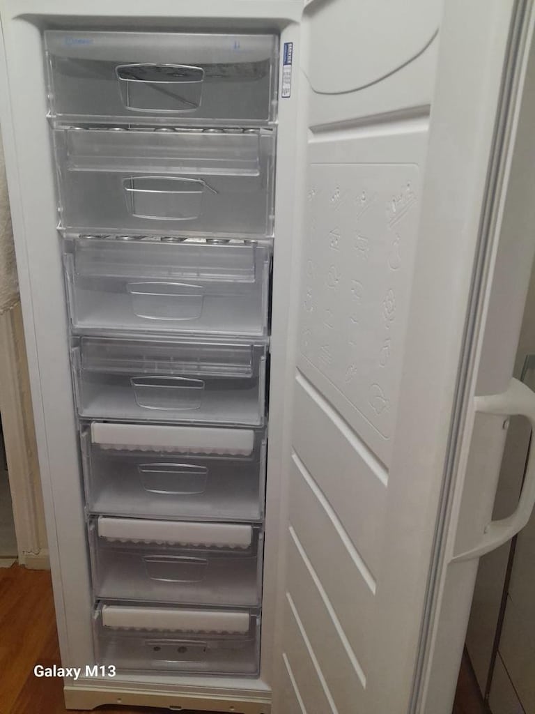 Indesit 7 Raflı Derin Dondurucu - 2