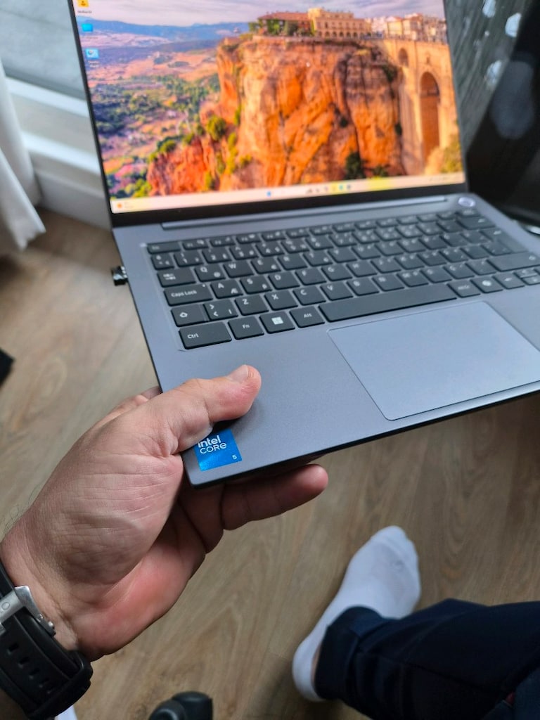 Medion S1 Oled 2k 120 Hz Laptop - 3