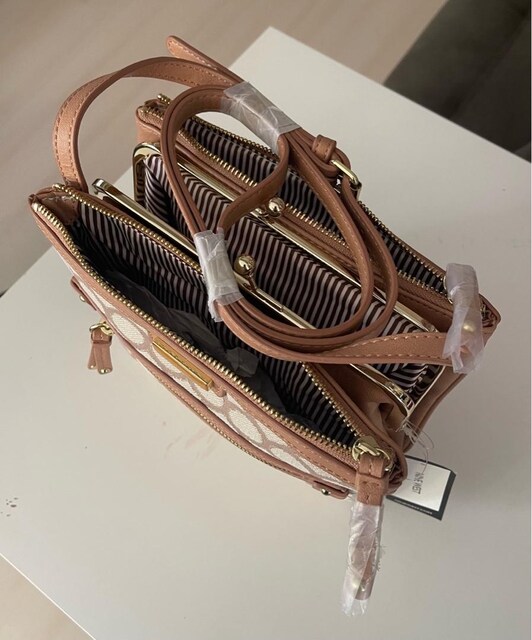 Nine West Marka kadın çantası 23 cm x 19,5 cm