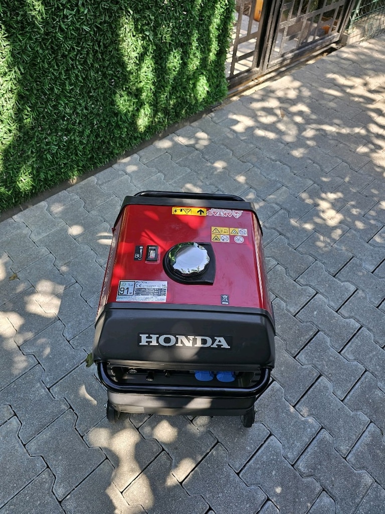 HONDA EU30is 3kvA marşlı benzinli jeneratör - 12