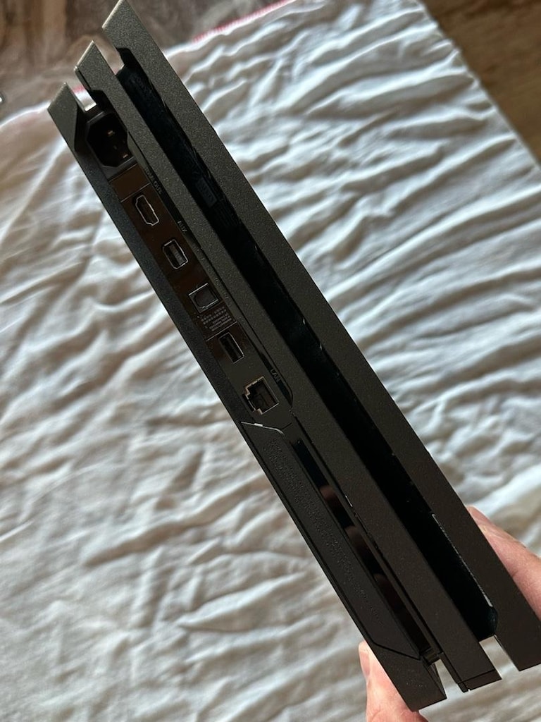 PS4 Pro 1 TB - Temiz Cihaz - Kutu açılmamıştır. - 6
