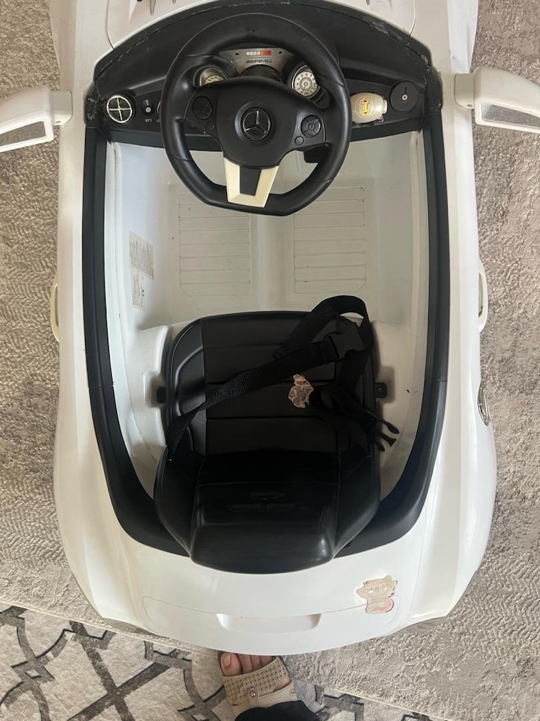 Uzaktan Kumandalı Beyaz Mercedes Akülü Araba (Çok Temiz) - 2