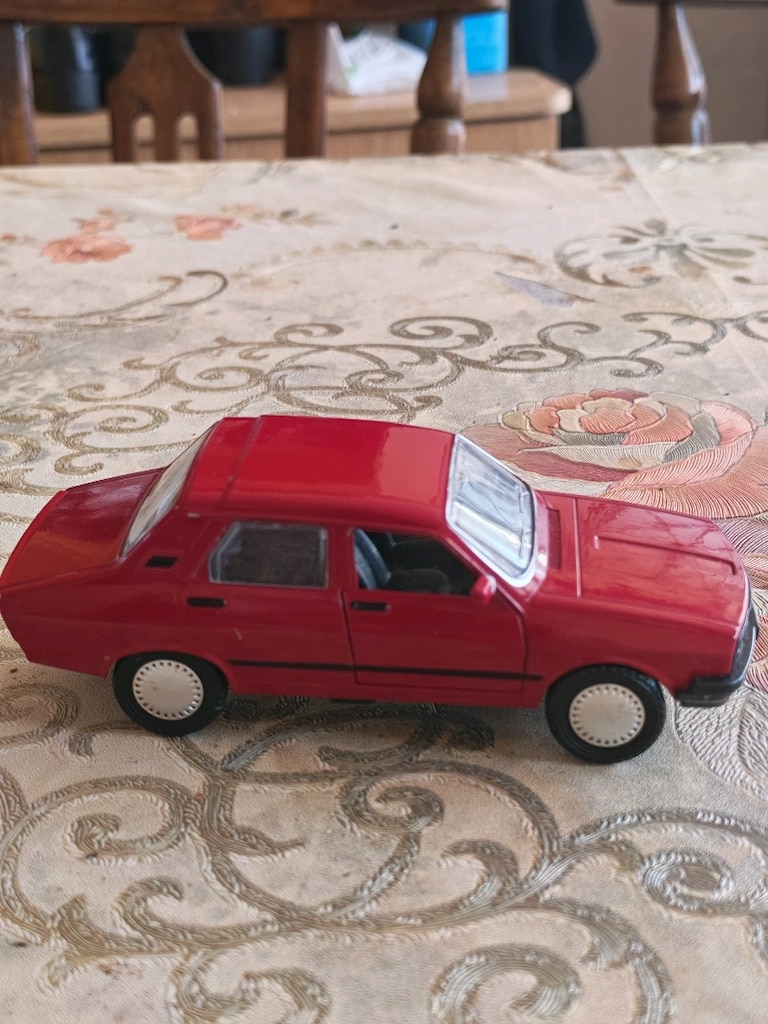 kinsmart marka 1957 Chevrolet Corvette ve Hummer araba ve toros araba - 6