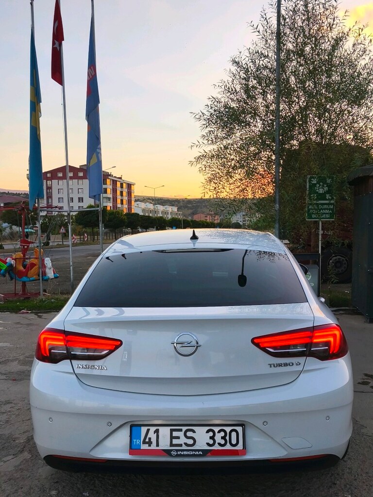DÜŞÜK KM'Lİ BAKIMLI OPEL INSİGNİA - 3