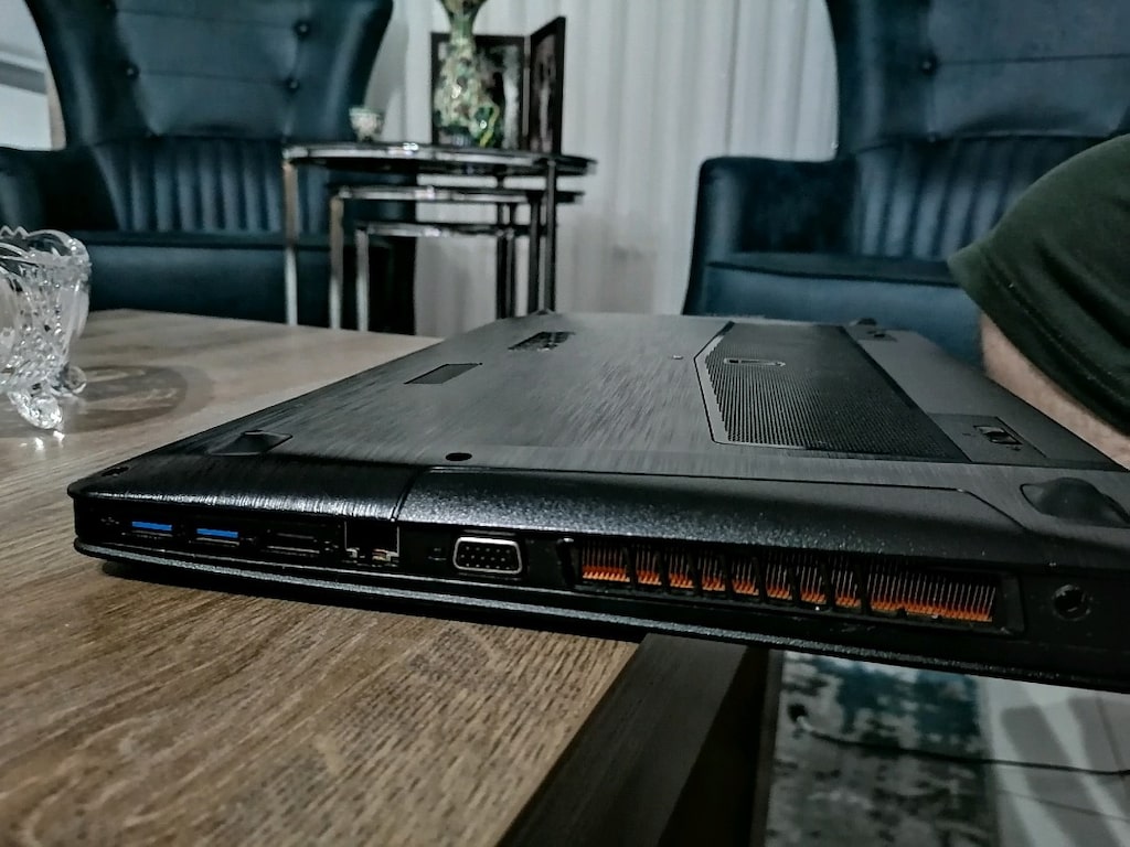 Fırsat ürünü.. LENOVALaptop bilgisayar - 4