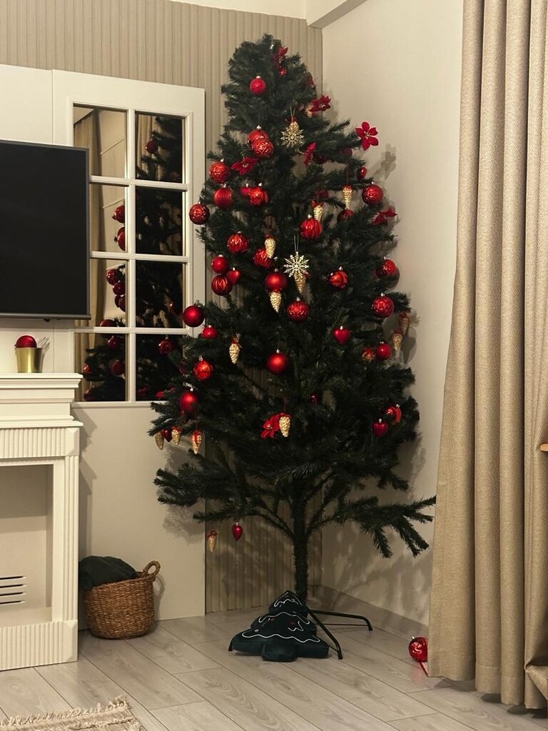 Yılbaşı ağacı süsleri ile birlikte 220 cm boyunda - 4