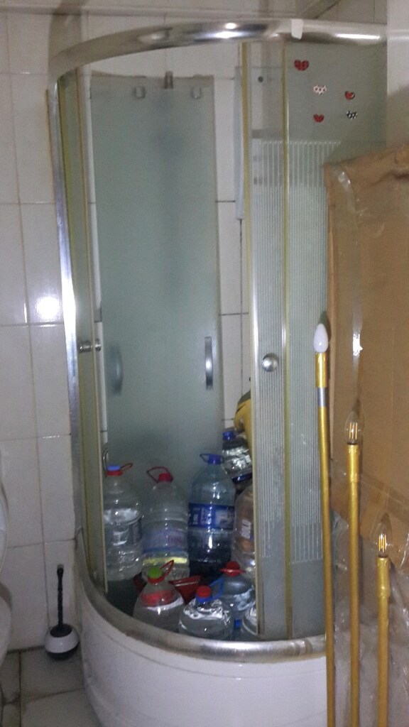Duşakabin ve pistonlu musluklar banyo el yüz dolapları ile - 3