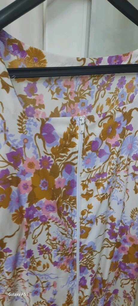 Çiçek desenli renkli elbise - 3